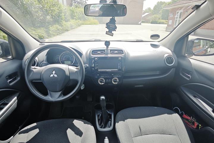 Sort Mitsubishi Space Star fra 2014
