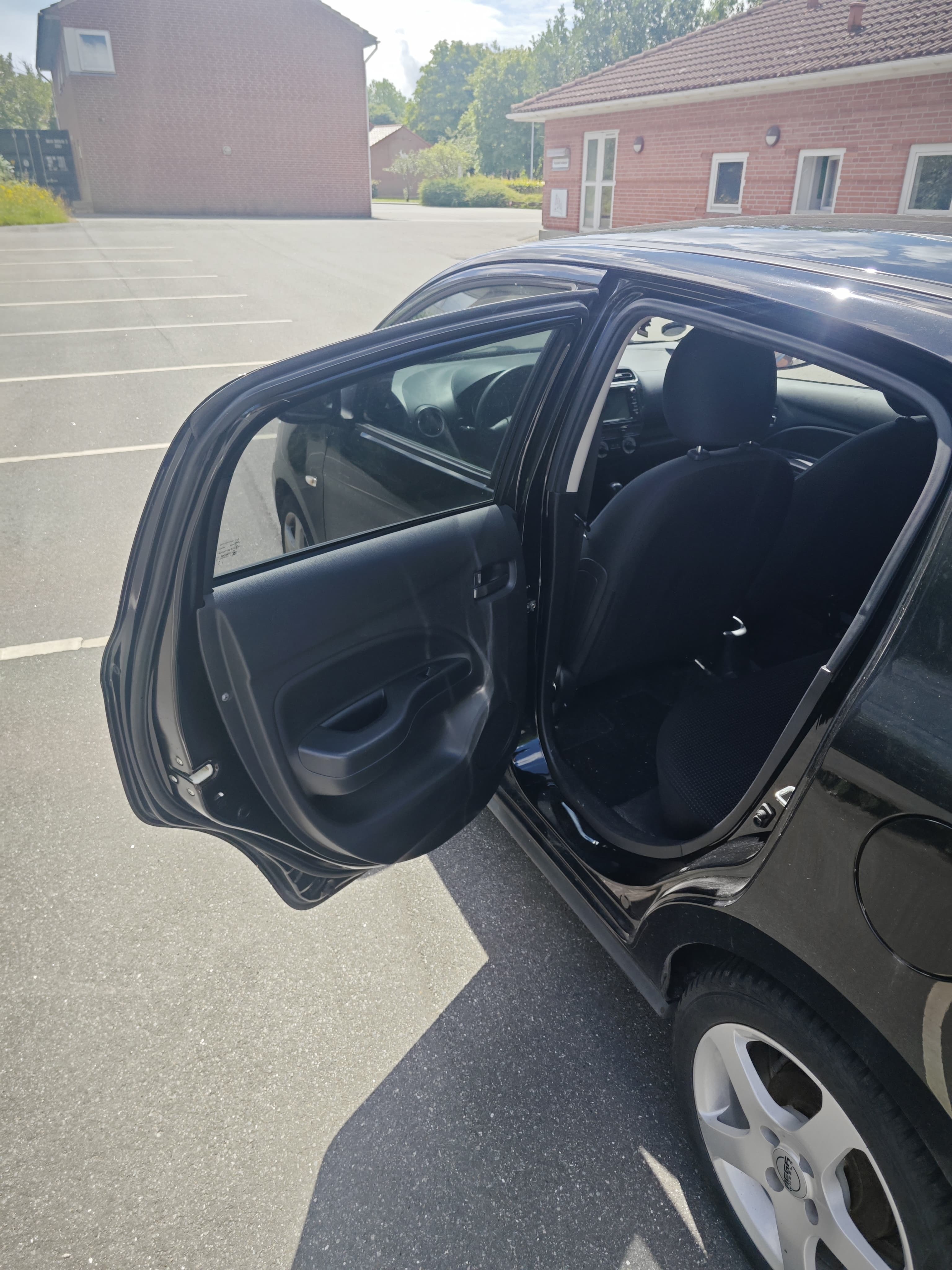 Sort Mitsubishi Space Star fra 2014