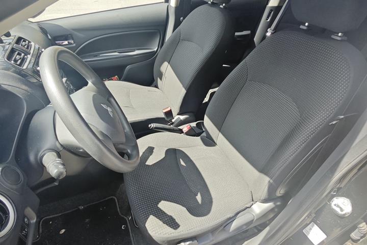 Sort Mitsubishi Space Star fra 2014