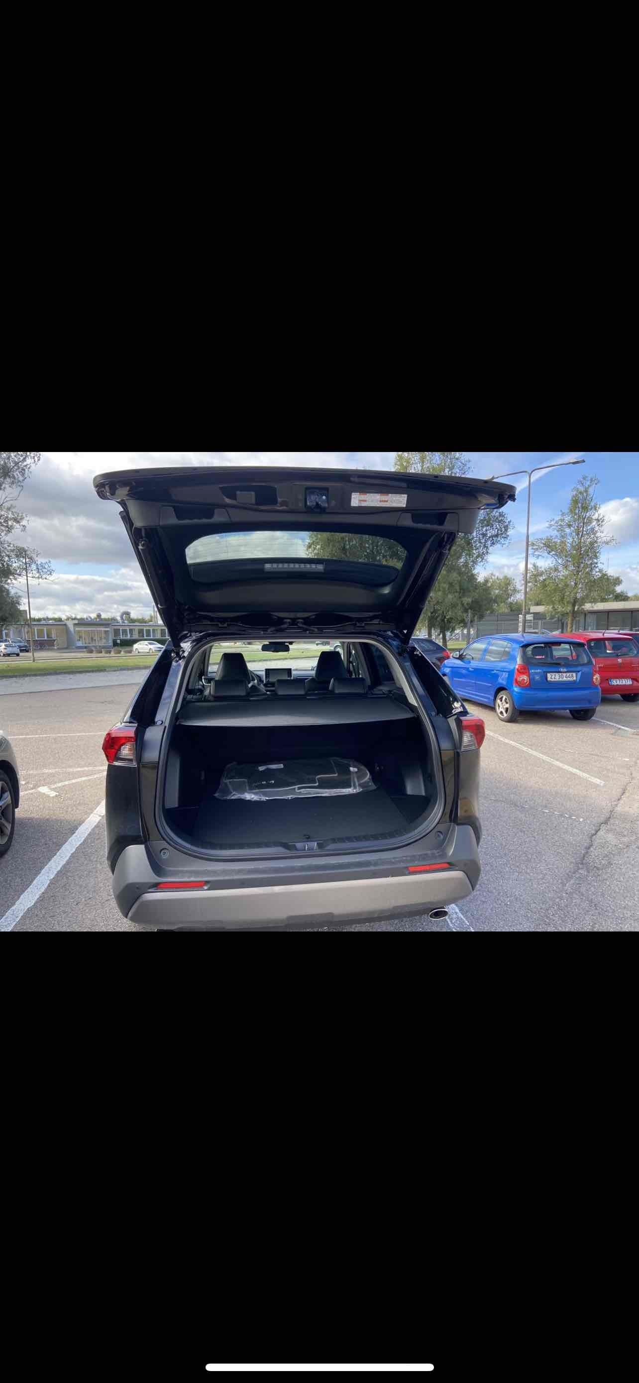 Sort Toyota RAV4 fra 2021