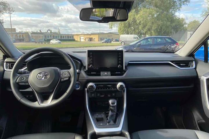 Sort Toyota RAV4 fra 2021