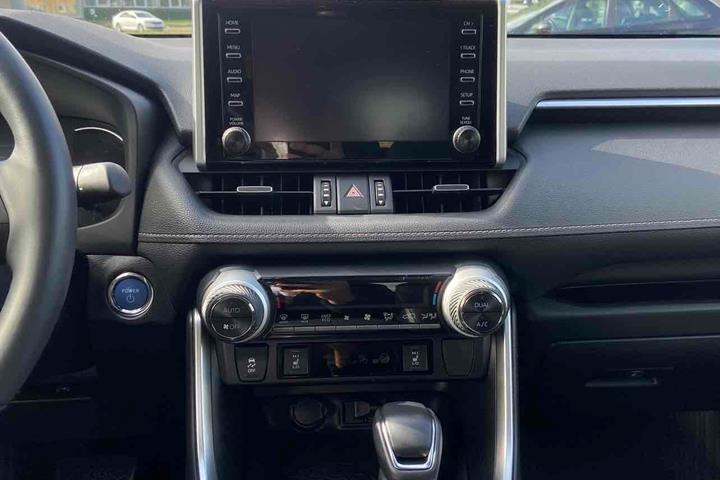 Sort Toyota RAV4 fra 2021