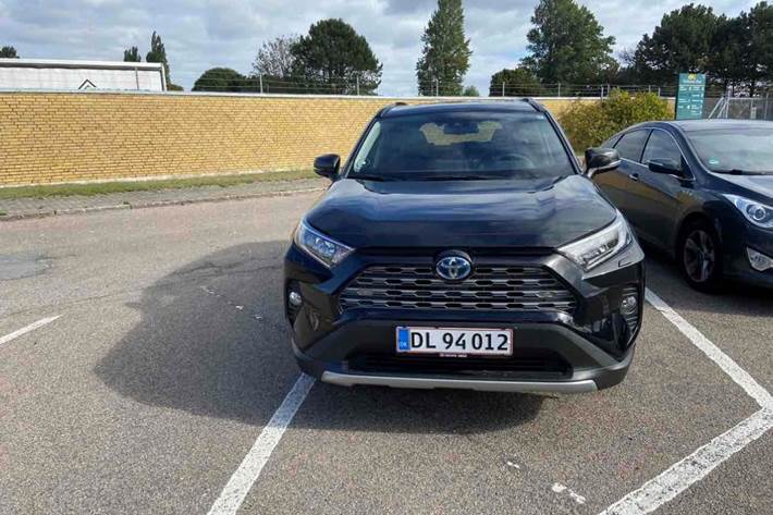 Sort Toyota RAV4 fra 2021