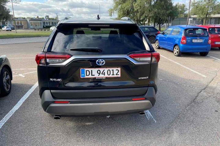 Sort Toyota RAV4 fra 2021
