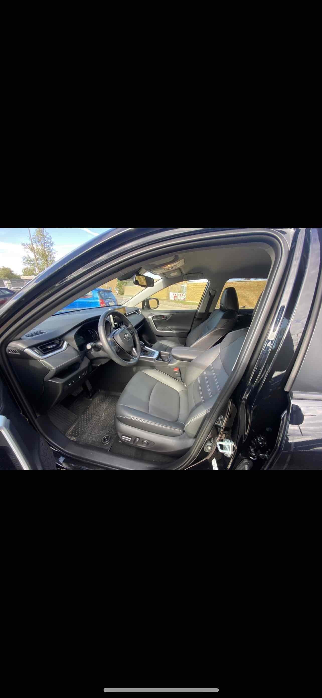 Sort Toyota RAV4 fra 2021