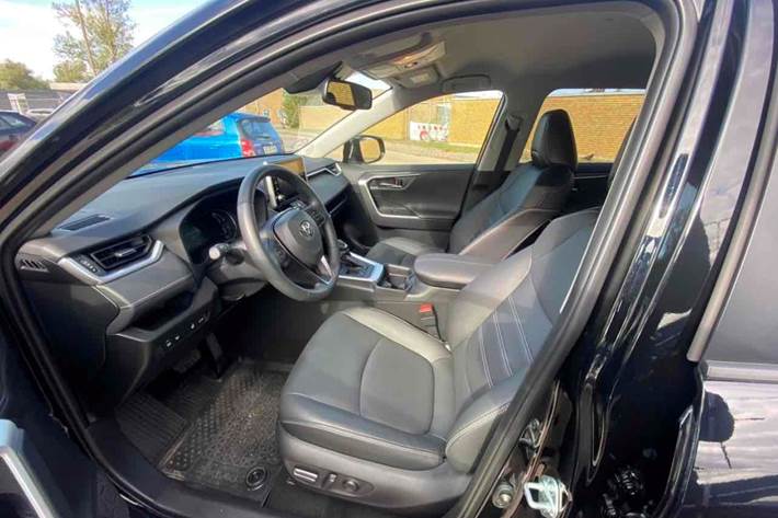 Sort Toyota RAV4 fra 2021