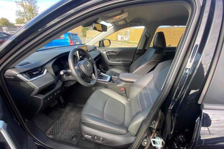 Sort Toyota RAV4 fra 2021