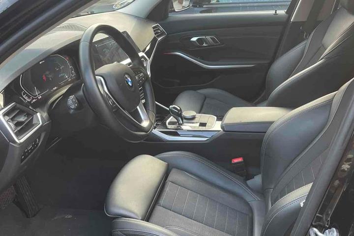 Sort BMW 3-Serie fra 2021