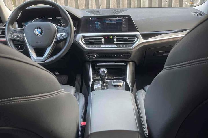 Sort BMW 3-Serie fra 2021