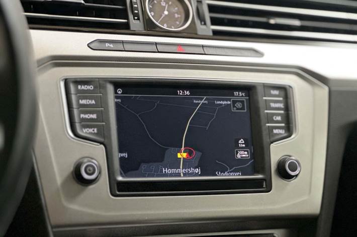 Sølv VW Passat fra 2017