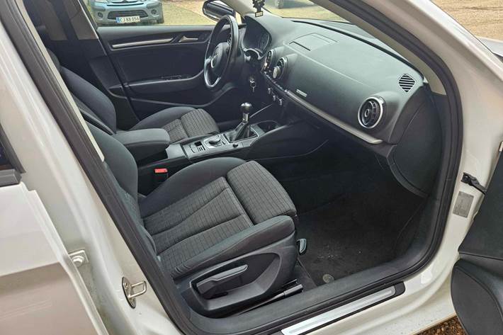 Hvid Audi A3 Limousine fra 2016