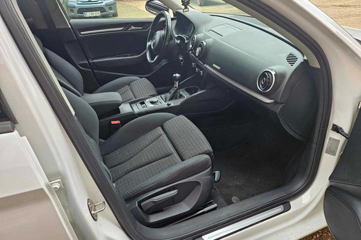 Hvid Audi A3 Limousine fra 2016