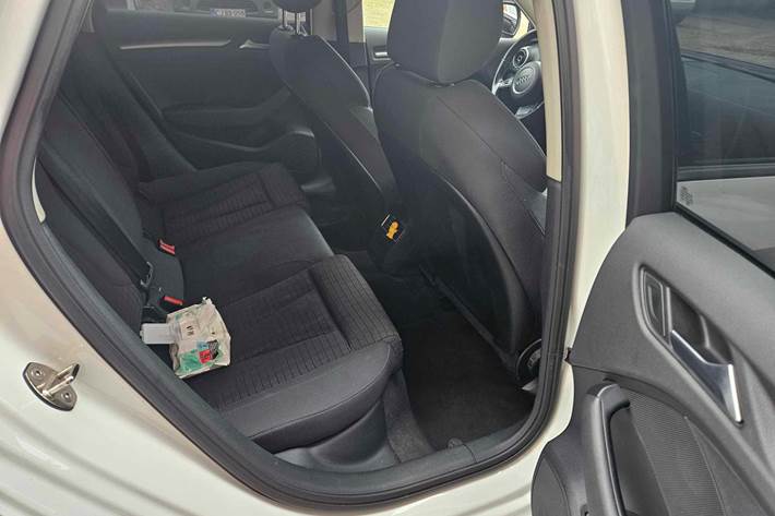 Hvid Audi A3 Limousine fra 2016