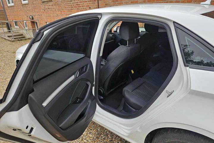 Hvid Audi A3 Limousine fra 2016