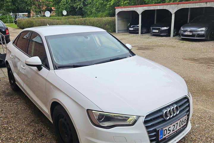Hvid Audi A3 Limousine fra 2016
