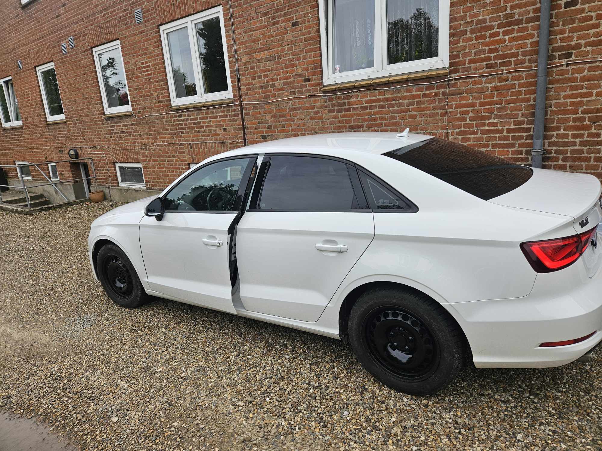 Hvid Audi A3 Limousine fra 2016