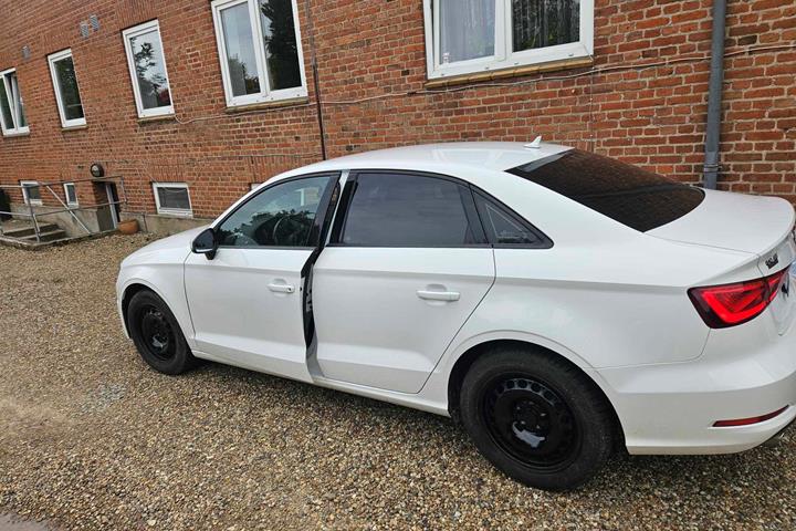 Hvid Audi A3 Limousine fra 2016