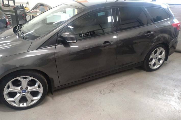 Grå Ford Focus fra 2017