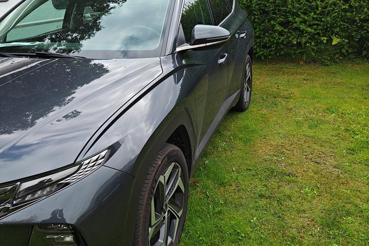 Grå Hyundai Tucson fra 2024