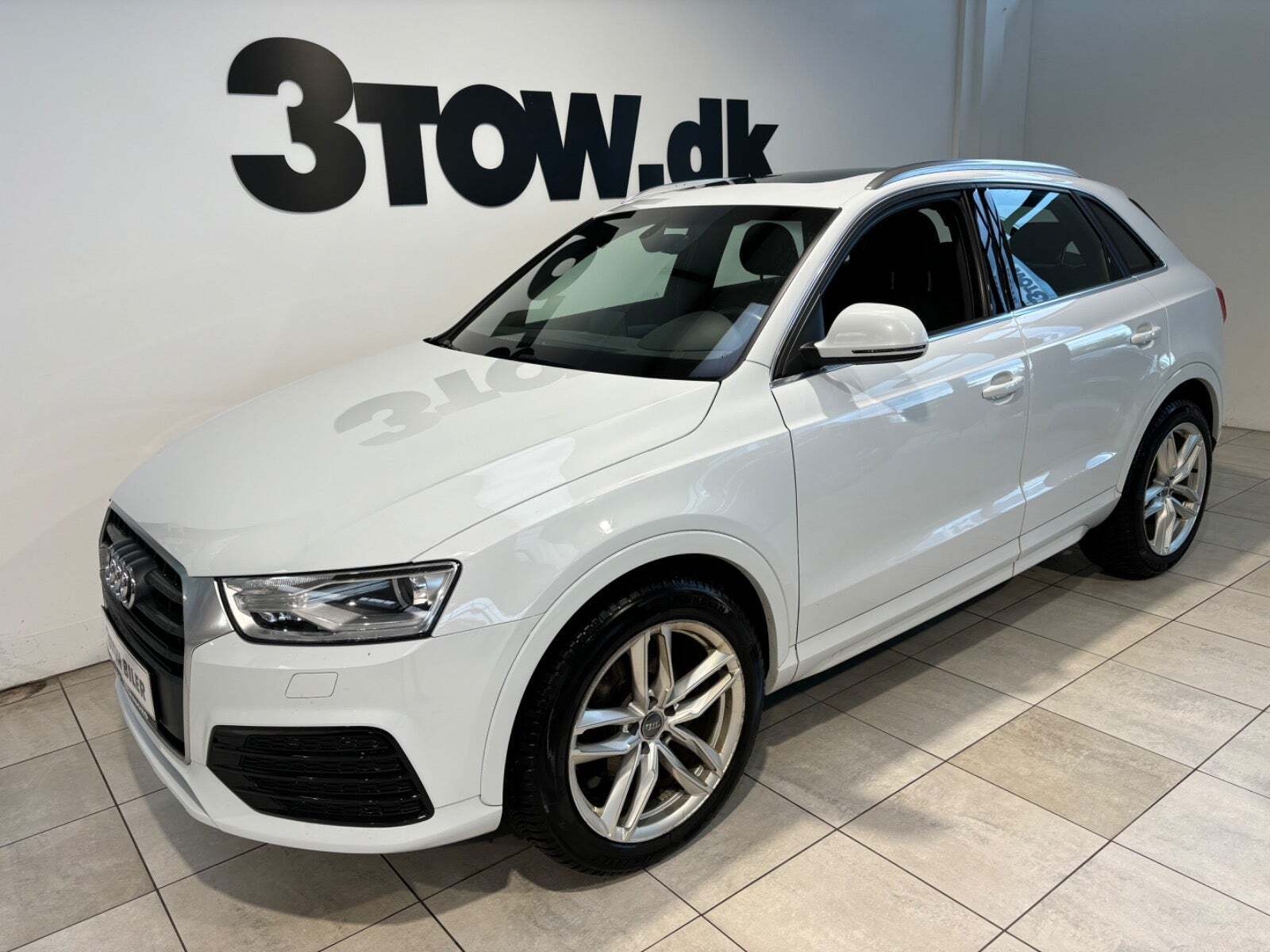 Hvid Audi Q3 fra 2018 set udefra