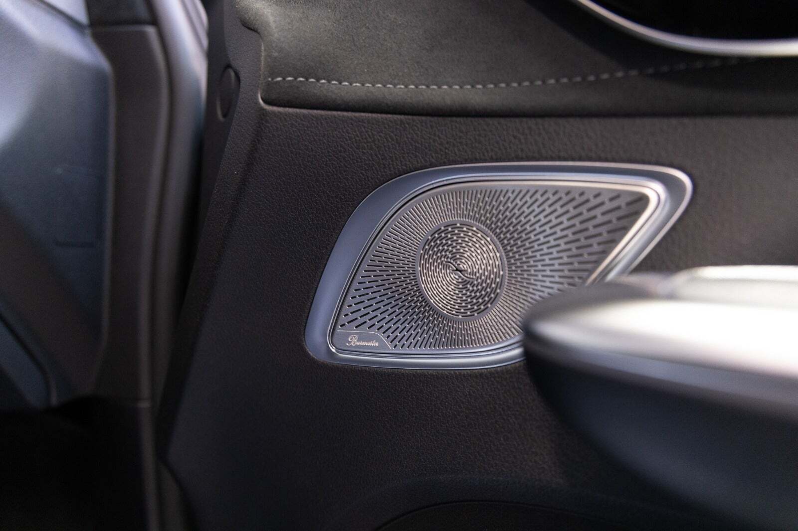 Grå Mercedes EQE350+ fra 2022