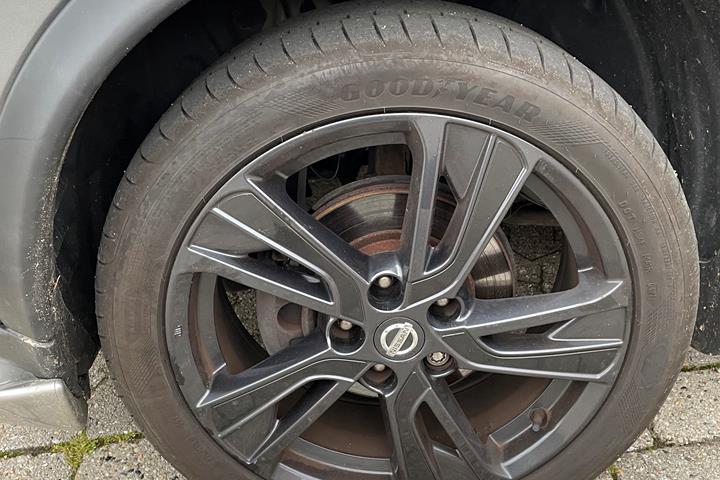 Grå Nissan Juke fra 2016
