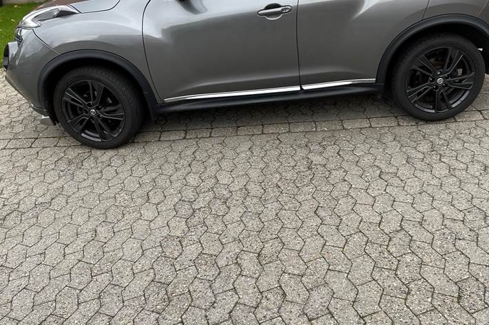 Grå Nissan Juke fra 2016