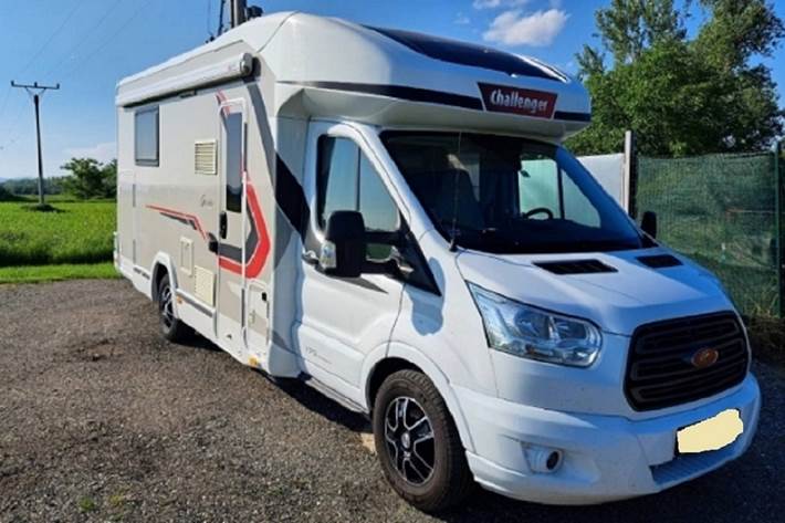 Hvid Ford Challenger fra 2019