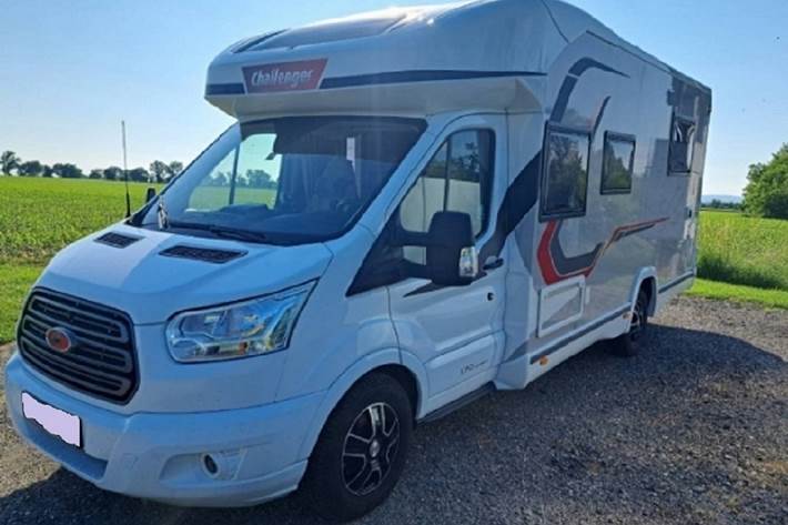 Hvid Ford Challenger fra 2019