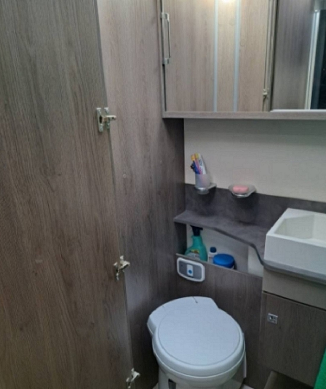 Hvid Ford Challenger fra 2019