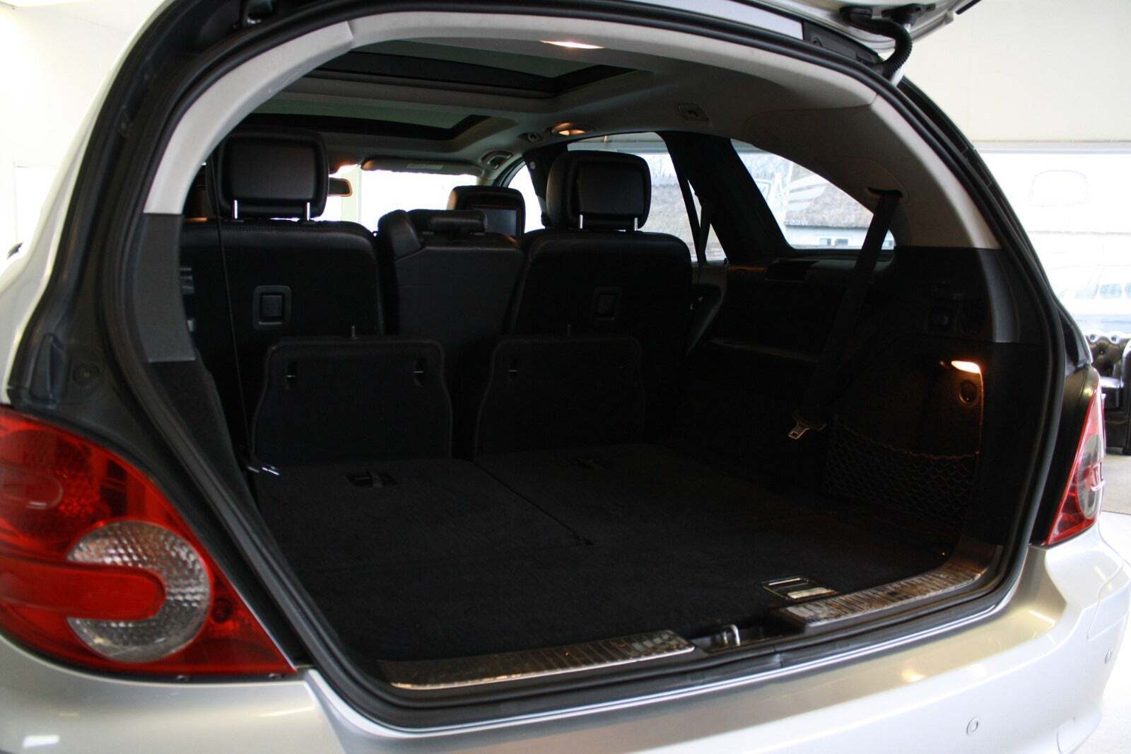 Sølv Mercedes R350 fra 2006