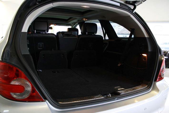 Sølv Mercedes R350 fra 2006