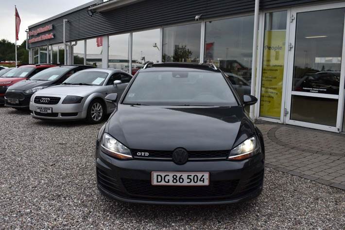Sort VW Golf VII fra 2016