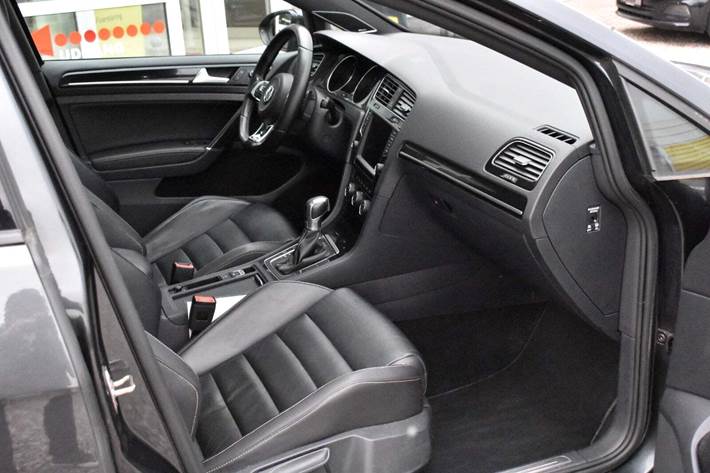 Sort VW Golf VII fra 2016