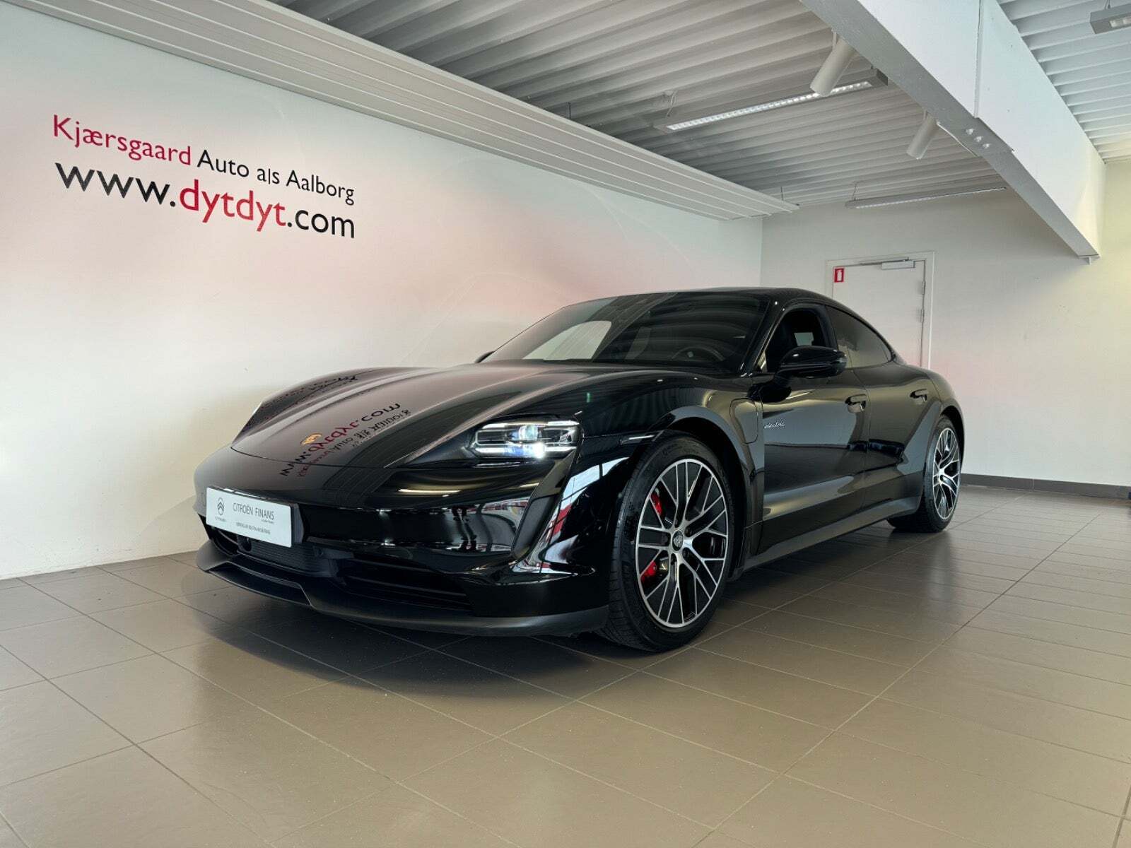 Sort Porsche Taycan 4S fra 2020 set udefra