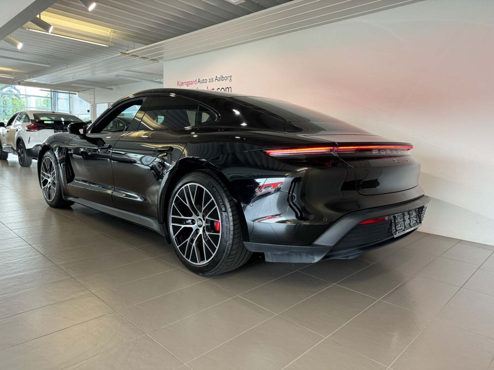 Sort Porsche Taycan 4S fra 2020