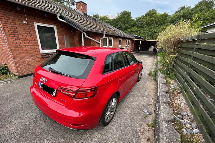 Rød Audi A3 fra 2017