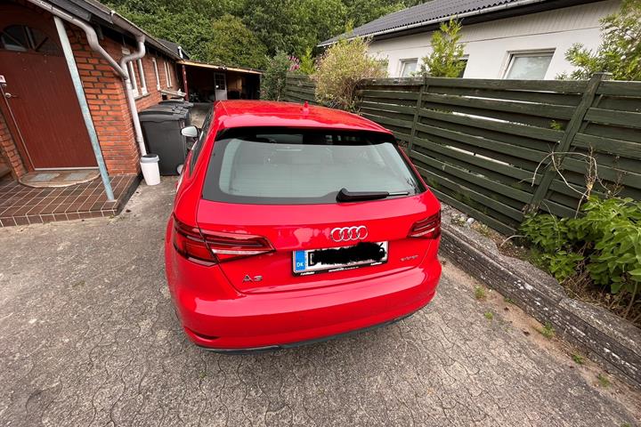 Rød Audi A3 fra 2017