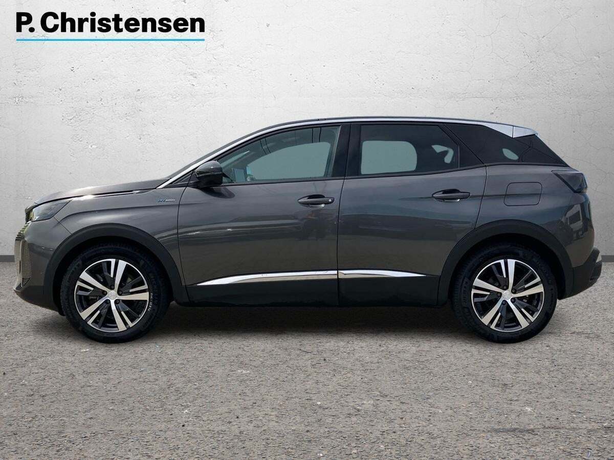 Grå Peugeot 3008 fra 2023