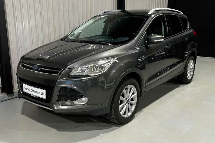 Grå Ford Kuga fra 2016 set udefra