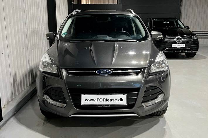 Grå Ford Kuga fra 2016