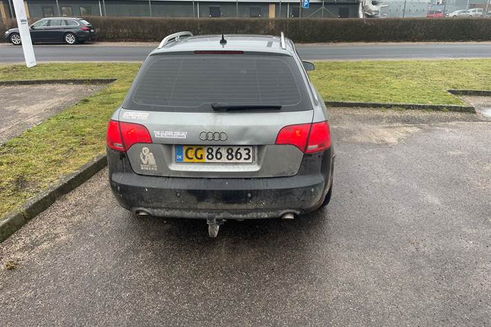 Grå Audi A4 fra 2006