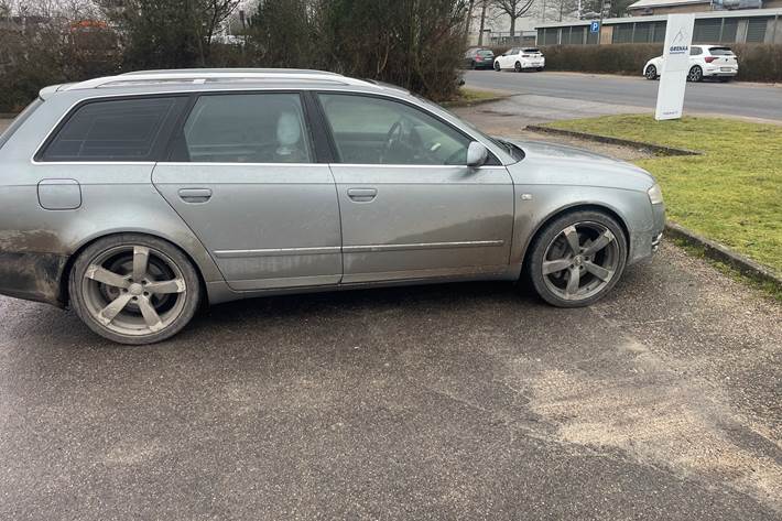 Grå Audi A4 fra 2006