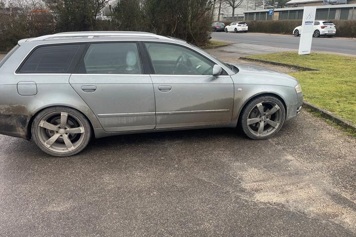 Grå Audi A4 fra 2006
