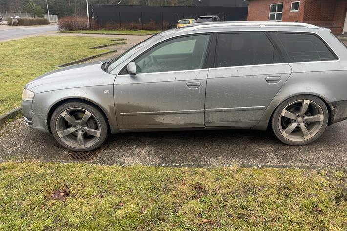 Grå Audi A4 fra 2006