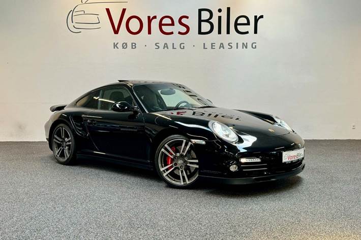 Sort Porsche 911 Turbo fra 2010 set udefra