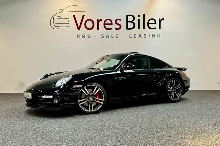 Sort Porsche 911 Turbo fra 2010