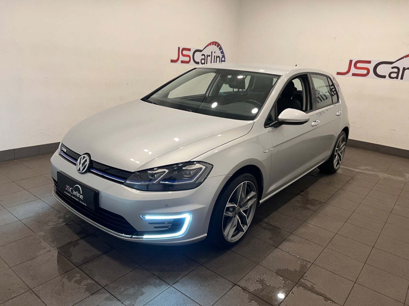 Sølv VW e-Golf VII fra 2021