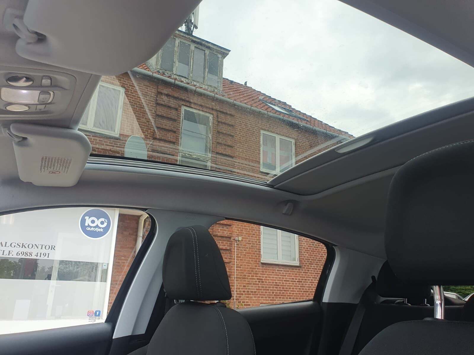 Sort Peugeot 208 fra 2013