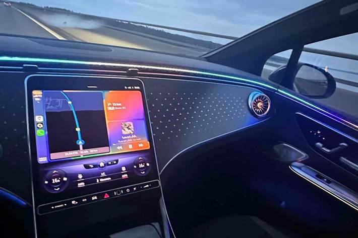 Sølv Mercedes EQE 350+ fra 2022